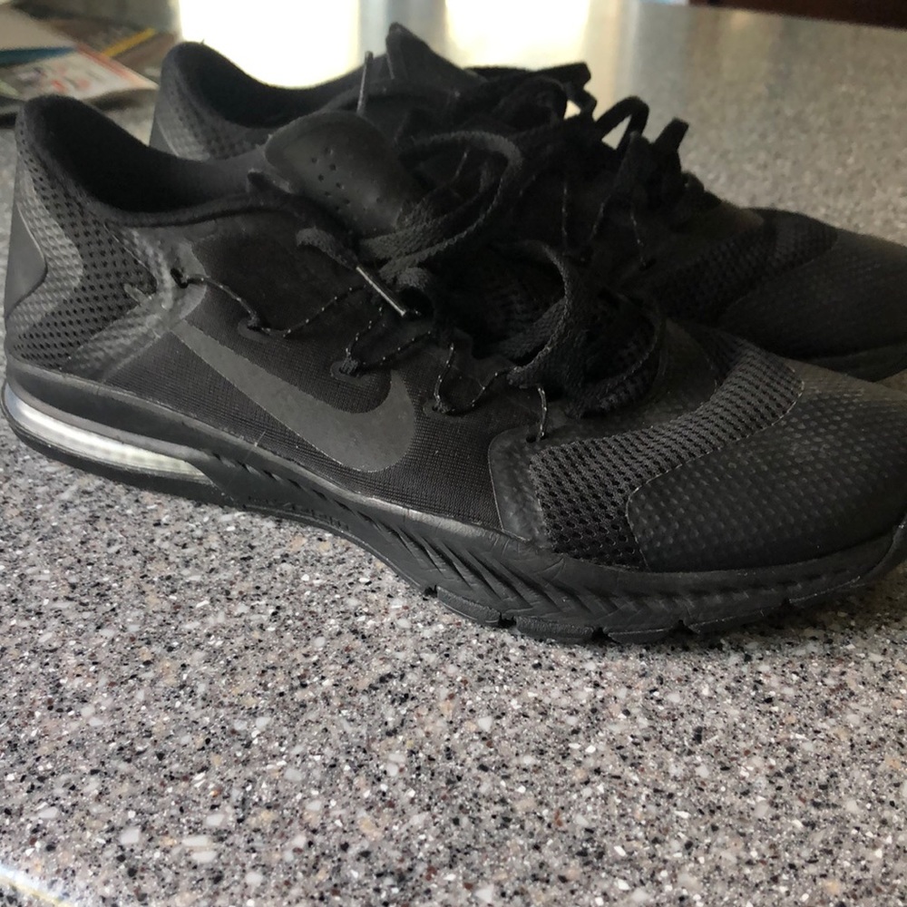 Men’s black Nikes